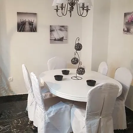 Luxury Living Big House Apartment